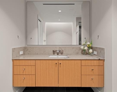 2408 Victory Park Lane - Photo Thumbnail 9