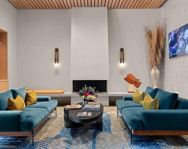 2408 Victory Park Lane - Photo Thumbnail 14