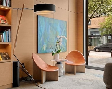 2408 Victory Park Lane - Photo Thumbnail 15