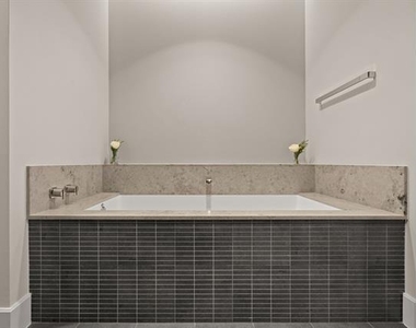 2408 Victory Park Lane - Photo Thumbnail 11