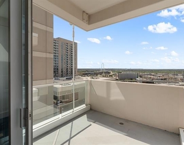 2408 Victory Park Lane - Photo Thumbnail 5