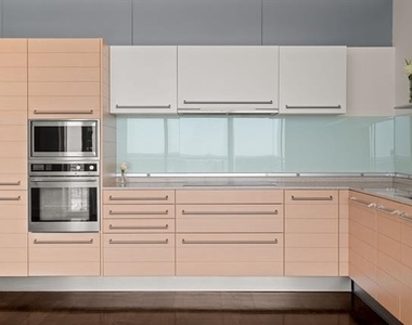 2408 Victory Park Lane - Photo Thumbnail 2