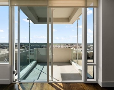 2408 Victory Park Lane - Photo Thumbnail 6