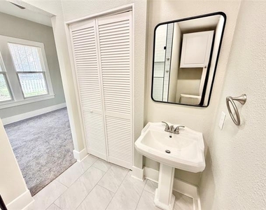 1201 E Lamar Street - Photo Thumbnail 35