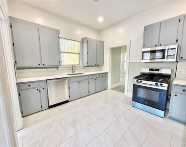 1201 E Lamar Street - Photo Thumbnail 22
