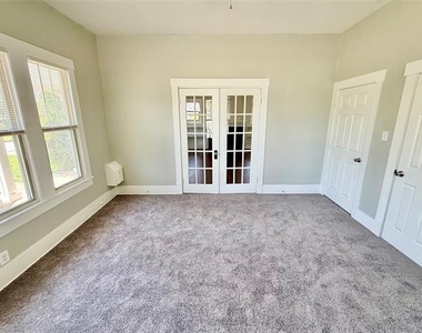 1201 E Lamar Street - Photo Thumbnail 7