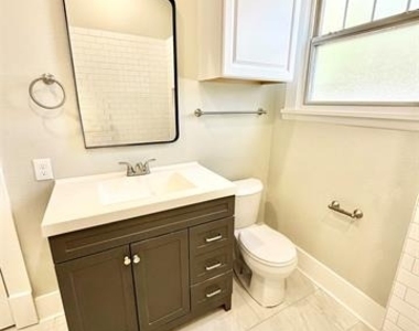 1201 E Lamar Street - Photo Thumbnail 12