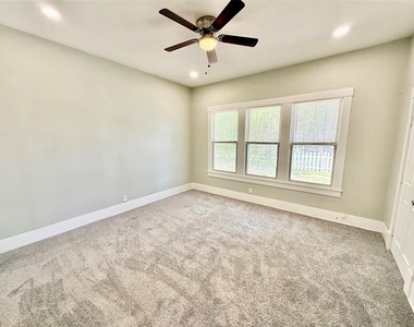 1201 E Lamar Street - Photo Thumbnail 14