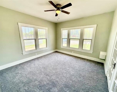1201 E Lamar Street - Photo Thumbnail 5