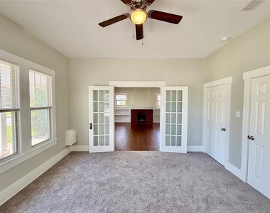 1201 E Lamar Street - Photo Thumbnail 8