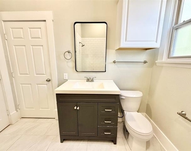 1201 E Lamar Street - Photo Thumbnail 13