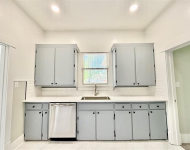 1201 E Lamar Street - Photo Thumbnail 27