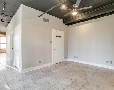 910 Houston Street - Photo Thumbnail 10