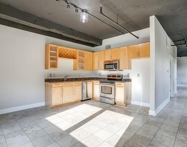 910 Houston Street - Photo Thumbnail 17