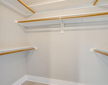 910 Houston Street - Photo Thumbnail 11