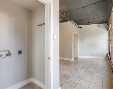 910 Houston Street - Photo Thumbnail 13