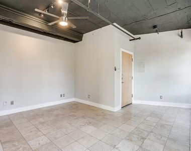 910 Houston Street - Photo Thumbnail 8