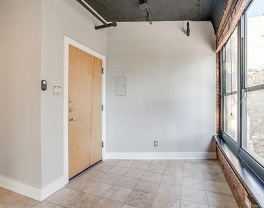 910 Houston Street - Photo Thumbnail 7