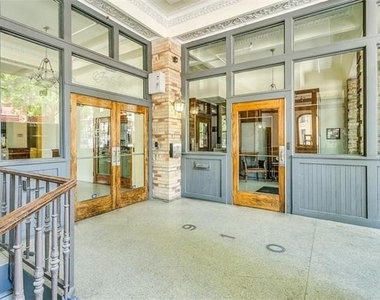 910 Houston Street - Photo Thumbnail 3