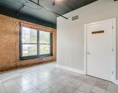 910 Houston Street - Photo Thumbnail 9