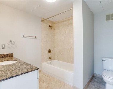 910 Houston Street - Photo Thumbnail 14