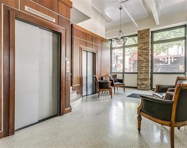910 Houston Street - Photo Thumbnail 5