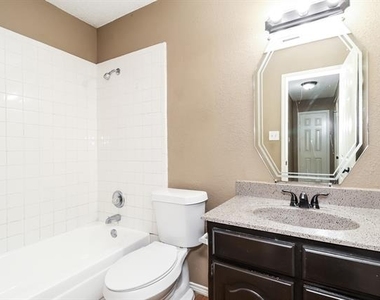10253 Sunset View Drive - Photo Thumbnail 13
