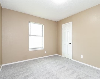 10253 Sunset View Drive - Photo Thumbnail 12