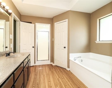10253 Sunset View Drive - Photo Thumbnail 2