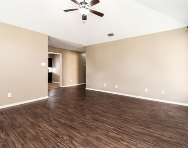 10253 Sunset View Drive - Photo Thumbnail 4