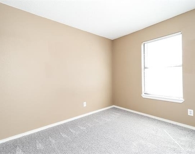 10253 Sunset View Drive - Photo Thumbnail 3