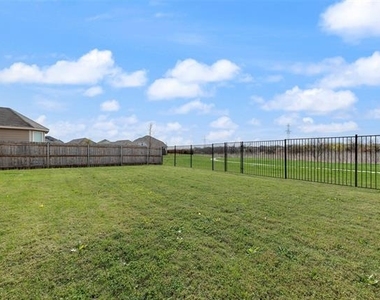 1117 Takeoff Avenue - Photo Thumbnail 17
