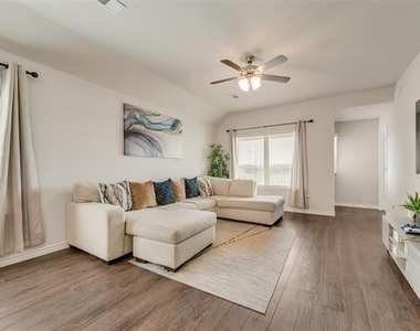 1117 Takeoff Avenue - Photo Thumbnail 7