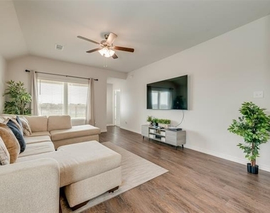 1117 Takeoff Avenue - Photo Thumbnail 8