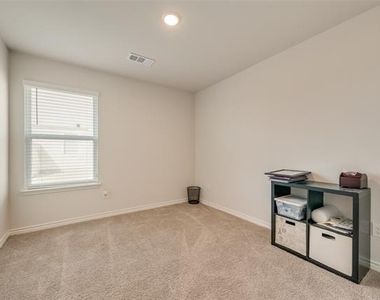 1117 Takeoff Avenue - Photo Thumbnail 16