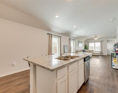 1117 Takeoff Avenue - Photo Thumbnail 6