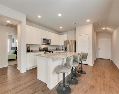 1117 Takeoff Avenue - Photo Thumbnail 3