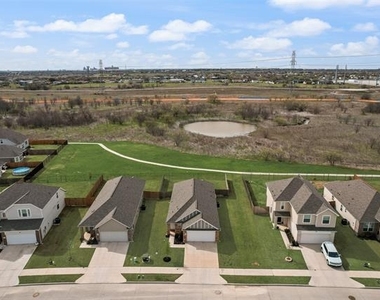 1117 Takeoff Avenue - Photo Thumbnail 19
