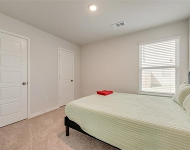 1117 Takeoff Avenue - Photo Thumbnail 14
