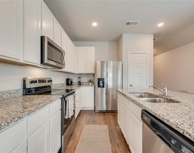 1117 Takeoff Avenue - Photo Thumbnail 5