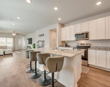 1117 Takeoff Avenue - Photo Thumbnail 4