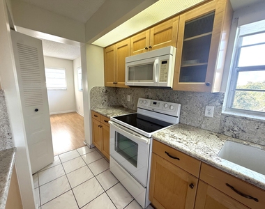 1605 Abaco Drive - Photo Thumbnail 7