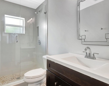 855 Berkeley Street - Photo Thumbnail 22