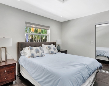 855 Berkeley Street - Photo Thumbnail 20