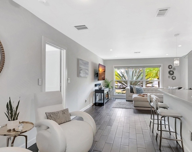 855 Berkeley Street - Photo Thumbnail 6