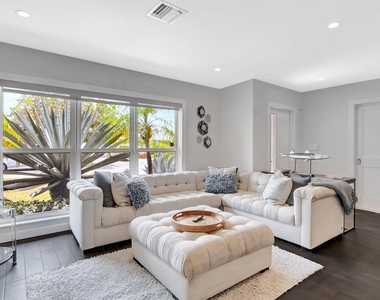 855 Berkeley Street - Photo Thumbnail 3