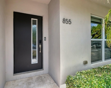 855 Berkeley Street - Photo Thumbnail 2