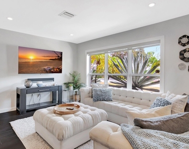 855 Berkeley Street - Photo Thumbnail 4