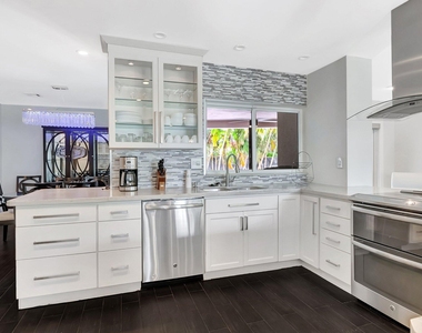 855 Berkeley Street - Photo Thumbnail 11