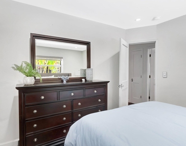 855 Berkeley Street - Photo Thumbnail 21